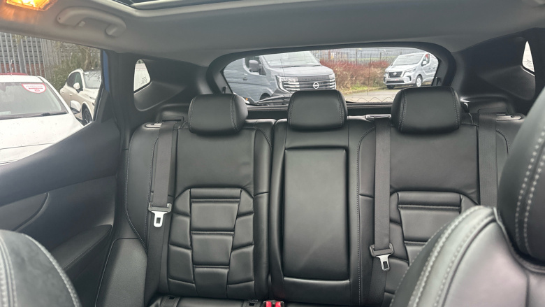 Nissan Qashqai 1.3 DiG-T N-Motion 5dr Petrol Hatchback